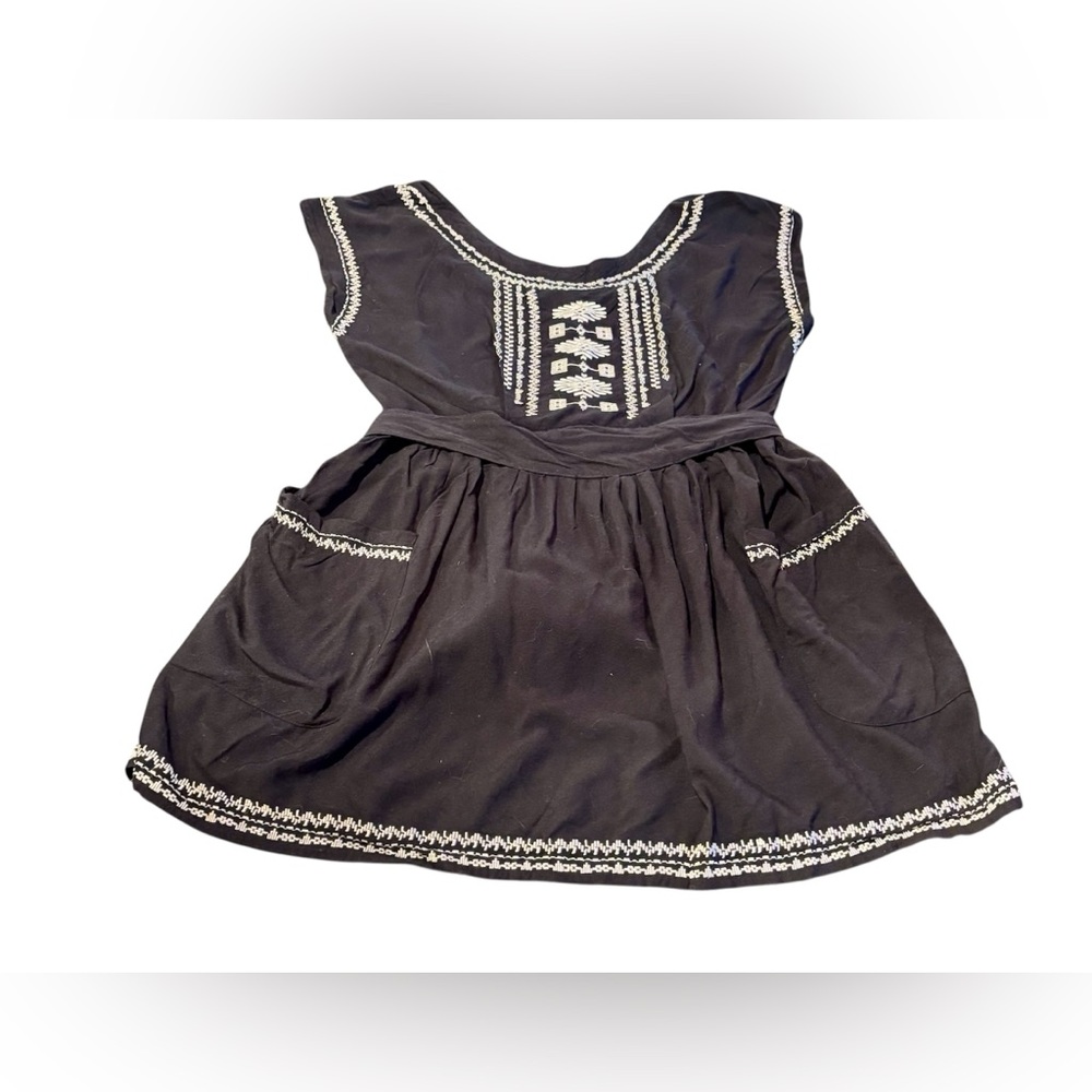 ⭐️I❤️H81 Black w/ Embroidery Babydoll Top Patch Pockets Back Buttons & Tie Sz M